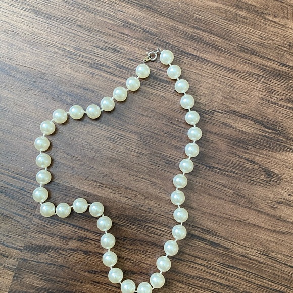 Beautiful pearls necklace - Picture 4 of 5